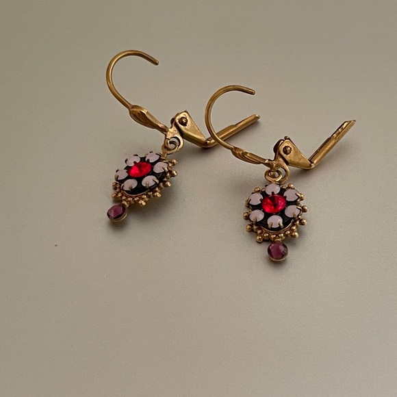 Leverback drop earrings. - Picture 5 of 7